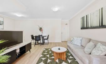 Spacious 1bdr Fast Wi-fi Near RAC Arena