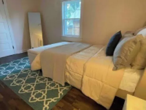 Cheerful 2-bedroom Edenton bungalow getaway Hotels in Edenton