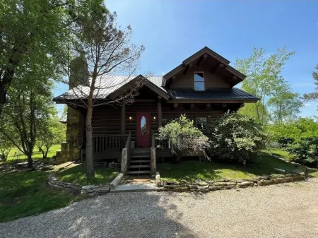 Cabin in the Vineyard. Very private!