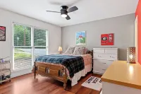 Five Points Dawg Crib on Campus