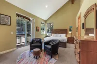 Heavenly Mountain Chalet - Skiing, Pets, Hot Tub - balcony