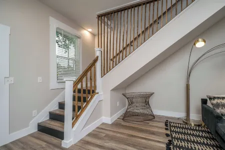 Lee Street Lodge Отели рядом с достопримечательностью «Парк Деву»