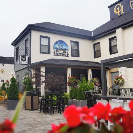 Colonial Hotel & Suites