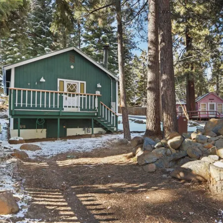 Pino Point Steps to Tahoe Beaches