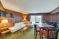 Eclectic Hubertus Home w/ Game Room & Fire Pit! โรงแรมใน