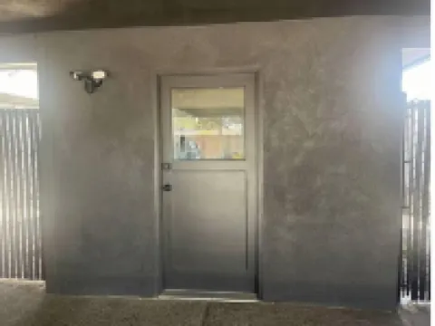 Newly updated studio 2 min drive to HWY 99