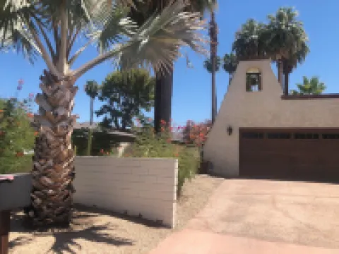 Serene, ideally-located studio near El Paseo and Concert grounds