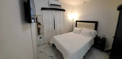 House with a Private Pool, close to the Hilton Princess Hotel and City Mall! Hotels in 