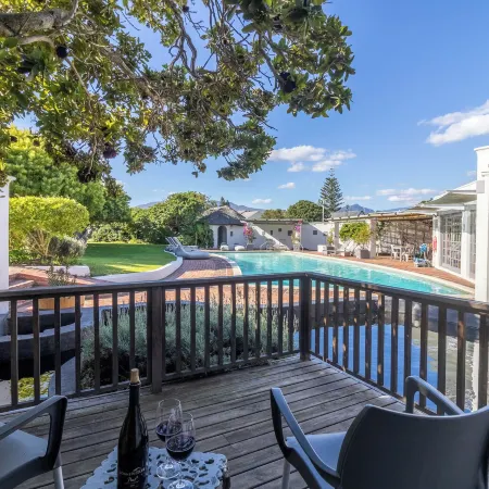 Whale Rock Luxury Lodge