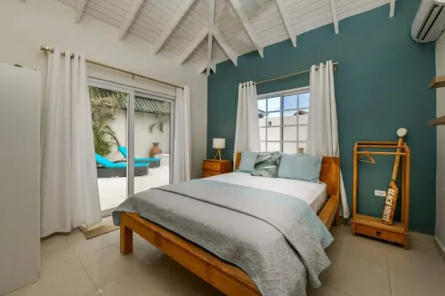 Blue Makini Villa in Noord