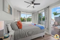 Poolside Bliss- 4BR Upscale Tierrasanta Getaway Hotel a Miramar / Kearny Mesa