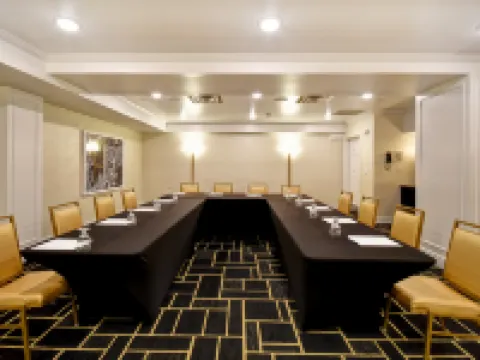 卡迪拉克傑克戴德伍德希爾頓逸林酒店 勞倫斯縣酒店