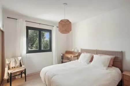 Elegant Villa with Heated Pool – Walk to Beach & Shops