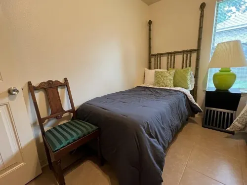 A Duplex "Emerald" nearby Hospitals, TJC, Nurses, Work Crews