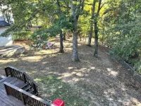 5 BR House w/Boat Parking .5m to Marina. Game room. Outside fire pit. Hotels in Prairie Creek