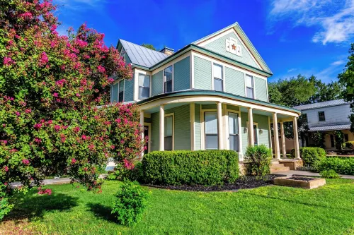 Prime location-Walk to food, Bars and Wineries! فنادق في Blanco County