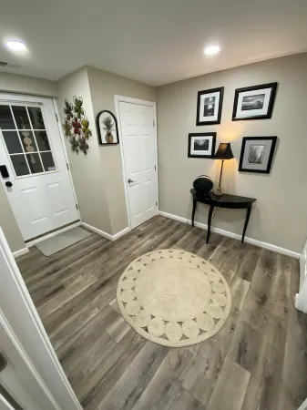 Chic and cozy apartment with WiFi and AC in Parkville