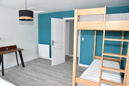 Très Belle Maison en Pierre en Plein Coeur de la Suisse Normande Отели в г. Клеси