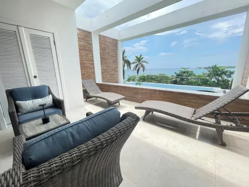 Welcome N/H Villa Paradise in enchanting Reading, Montego Bay with AC, Gym, WiFi Hotels in Reading