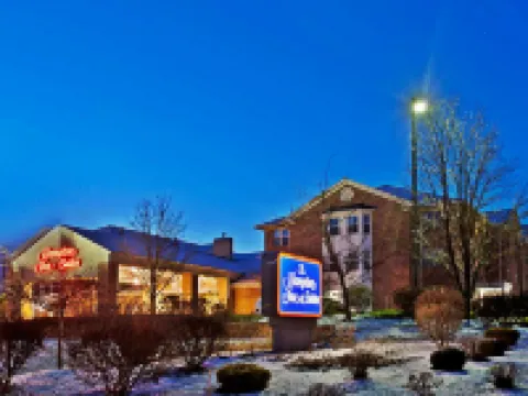 Hampton Inn & Suites Cleveland/Independence Hotels in Independence