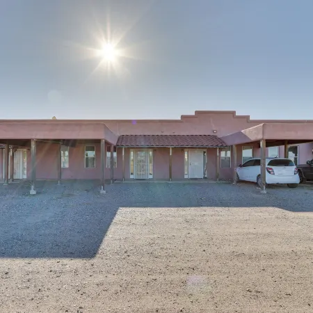 Eloy Retreat w/ Pool Access + Central A/C!