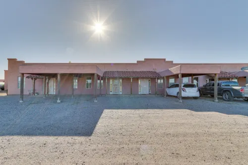 Eloy Retreat w/ Pool Access + Central A/C! - appartements de vacances