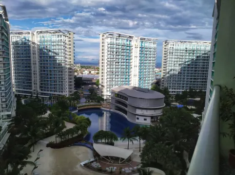 Azure Beach Resort Staycation — 18 min from the Airport