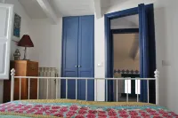 44 Steps Holiday Home - terrace with sea view, equipped kitchen, desk with wifi