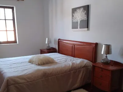 Borea Yellow Villa, Santo André, Santiago do Cacém Hotels near Badoca Safari Park