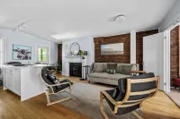 Historic 2 bedroom central down town location near waterfront - #3