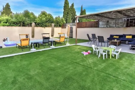 LAUNCH PROMO!  Detached house 12km from Avignon in a small village