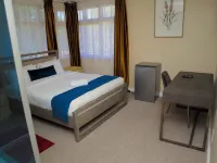 FAIRSTAY LODGE- SELF CATERING ACCOMMODATION IN PAROW CAPE TOWN