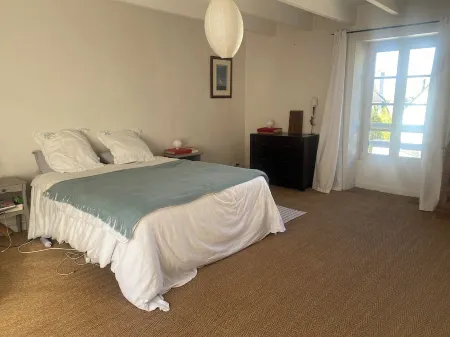 Beautiful captain's house in La Trinité sur Mer center bourg 8 sleeps