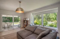 Remodeled Oasis Retreat w/Pool & Jacuzzi.