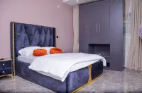 Waldam Castle is a 2 unit of 3 bedroom all ensuite, with modern facilities