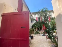 Studio Cosy Eyragues, Alpilles Near Saint-Rémy-de-Provence Hotels in Eyragues