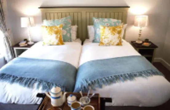 Modern, Spacious & Convenient apartment for 4