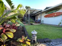 Hula Hale - Walk to Cafe - At start of the Road to Hana