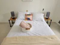 Tranquil and Spacious Townhouse-7 minutes to the beach Hôtels à : Hacienda De La Luna