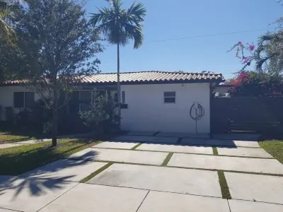 4-bedroom house in wonderful North Miami with AC, WiFi Các khách sạn gần Oleta River State Park