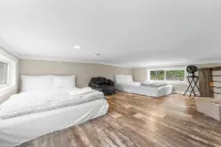 Branson Tiny Home on 52 Acres w/ Private Stocked Pond 1/4 mile hike from home!