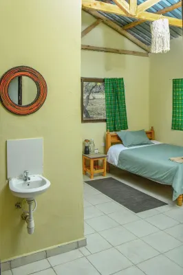 Authentic Mara Bush Home Hotels in Siana
