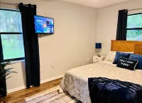 Sailors Cove- Elegant, Modern, Newly Renovated, Pet Friendly Escape W/ Jacuzzi Hotels near Withlacoochee Bay Trail. 10201 N Suncoast Blvd Crystal