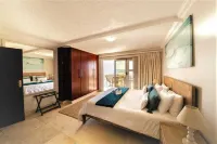 Stunning ocean vistas, near top surf spots, shops; private, all amenities.