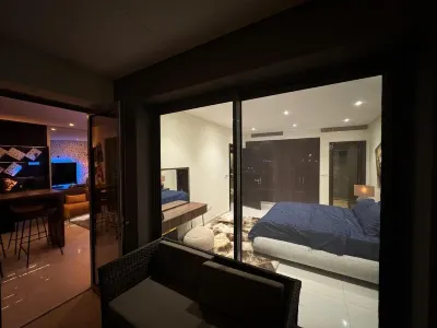 Charming 2-bedroom condo in Muscat with WiFi, fitness room, AC فنادق في 