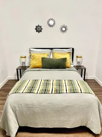 Charming 1-Bedroom Apartment in Pikeville with AC, WiFi, Work Desk Отели в г. Пайк