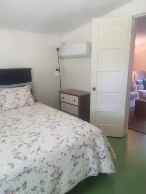 Charming 1-bedroom apartment in peaceful Palenville with WiFi, AC