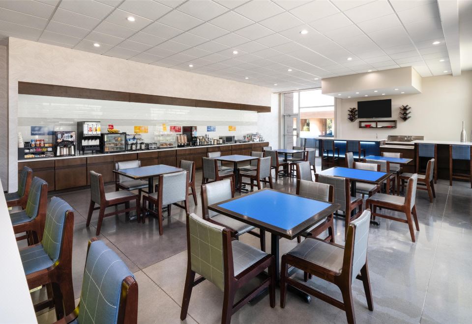 [GLō Best Western Enid OK 로비와 인테리어]