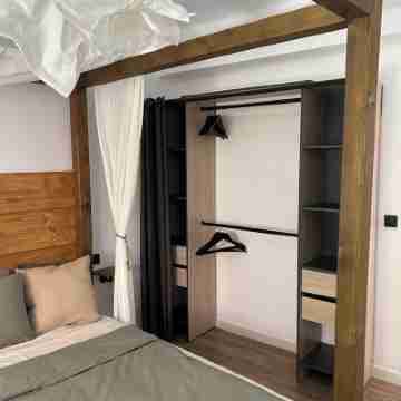 Espectacular Apartamento en el Centro con un Patio Maravilloso y Balcón! Rooms