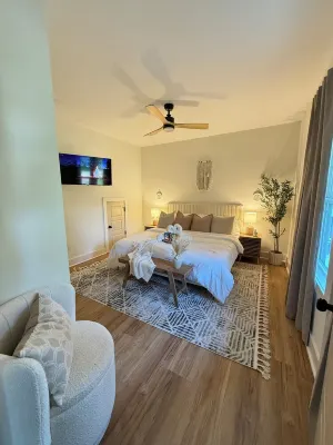 Luxury Cabin Near Lake Hartwell –Pet-friendly, FirePlace/3 bedroom & playground